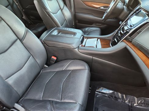 Used 2017 Cadillac Escalade Luxury image 13