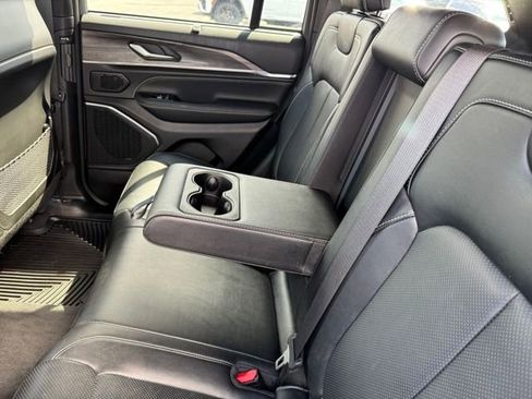 Used 2023 Jeep Grand Cherokee Overland w/ Luxury Tech Group IV AWD/4WD image 33
