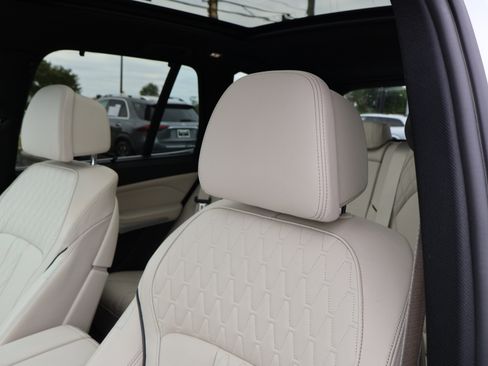Used 2023 BMW X5 xDrive40i w/ Executive Package AWD/4WD image 11