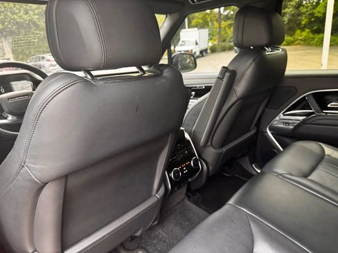 Used 2023 Land Rover Range Rover SE image 21
