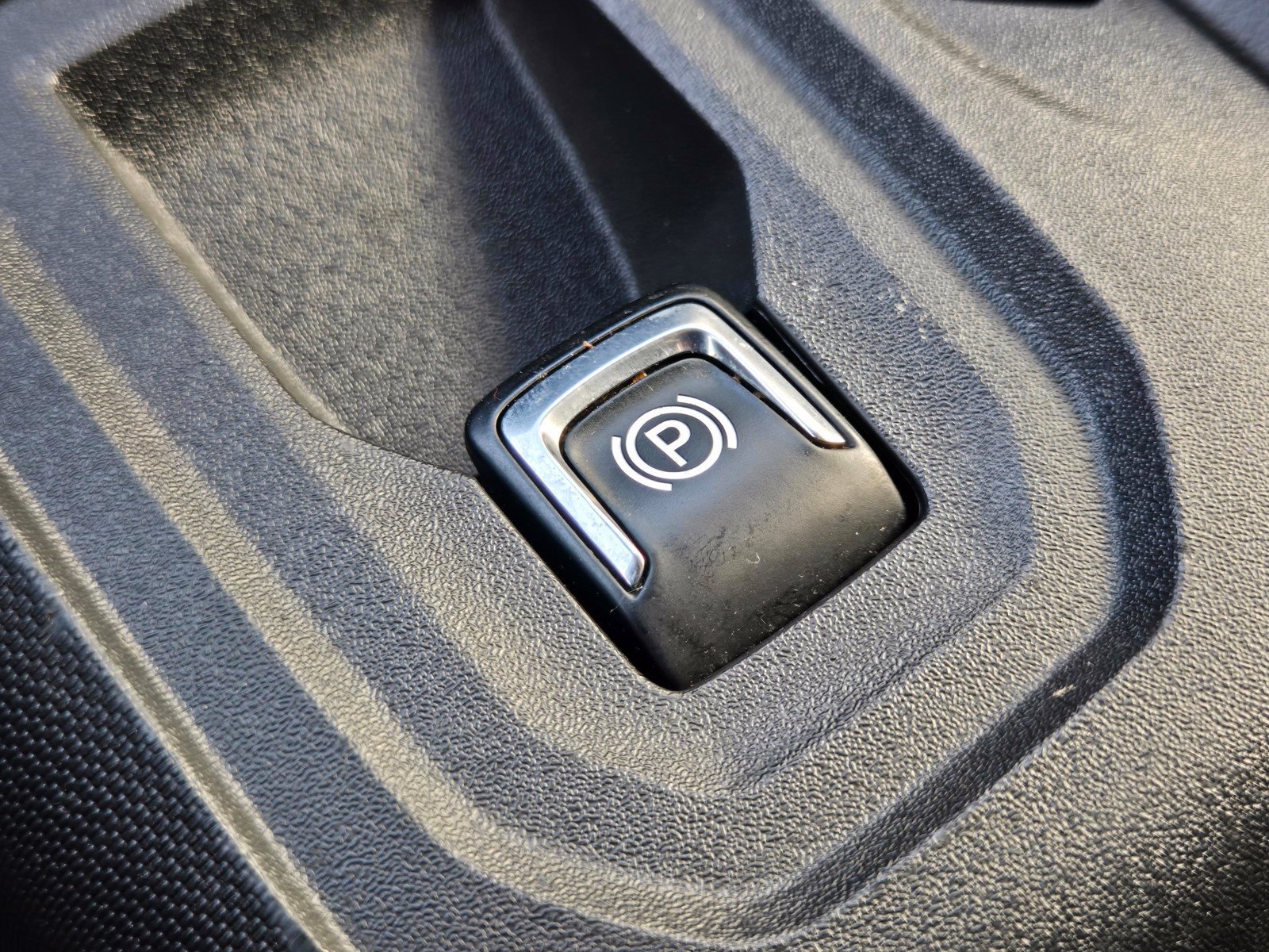 Used 2023 Chevrolet Colorado W/T RWD image 23