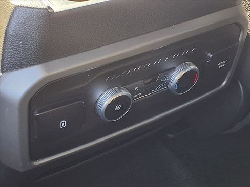 Used 2021 Ford Expedition XLT image 17