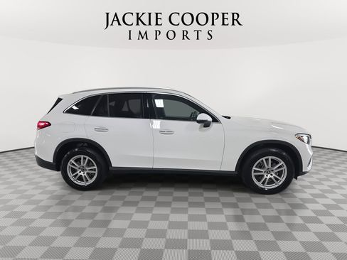 Certified 2025 Mercedes-Benz GLC 300 image 4