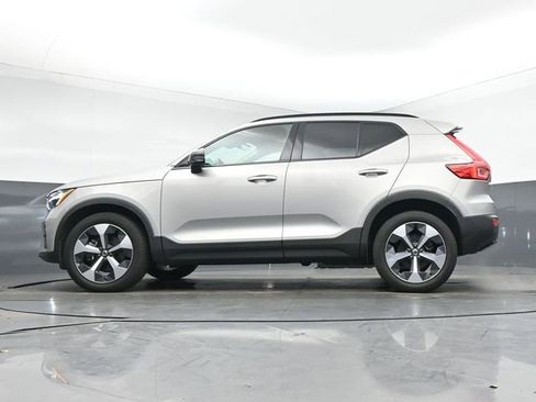 Used 2023 Volvo XC40 B5 Plus w/ Driver Assist Package image 13