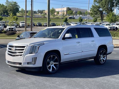 Used 2016 Cadillac Escalade ESV Premium image 3