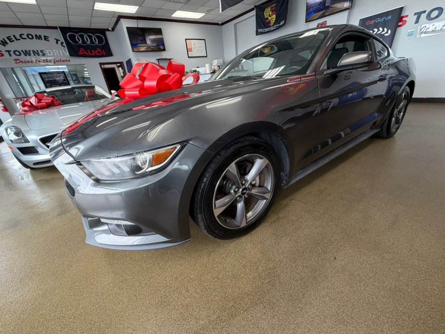 Used 2017 Ford Mustang Coupe RWD image 12