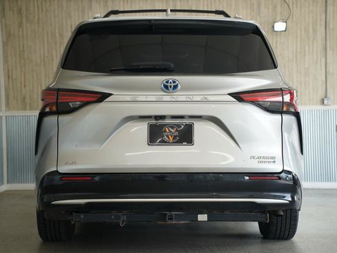 Used 2021 Toyota Sienna Platinum AWD/4WD image 9