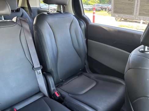 Used 2026 Kia Carnival FWD image 40