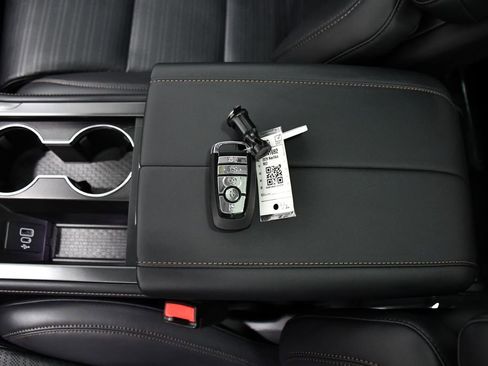 Used 2026 Lincoln Nautilus Reserve image 25