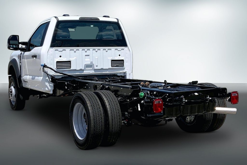 New 2026 Ford F550 4x4 Regular Cab Super Duty image 3