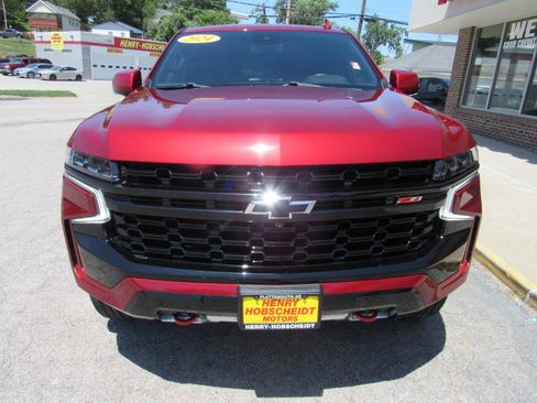 Used 2024 Chevrolet Tahoe Z71 w/ Luxury Package AWD/4WD image 2