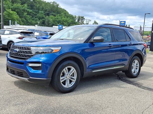 Used 2020 Ford Explorer XLT w/ Equipment Group 202A AWD/4WD image 3