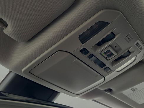 Used 2023 Toyota Highlander Limited image 25