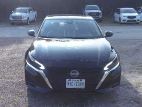 Used 2025 Nissan Altima 2.5 SV AWD/4WD image 11