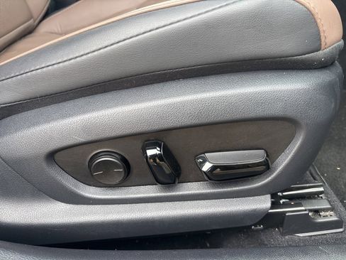 Used 2023 Lexus ES 250 w/ Premium Package image 13