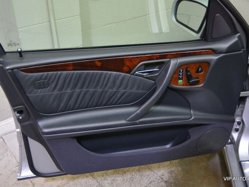 Used 2002 Mercedes-Benz E 320 Sedan image 13