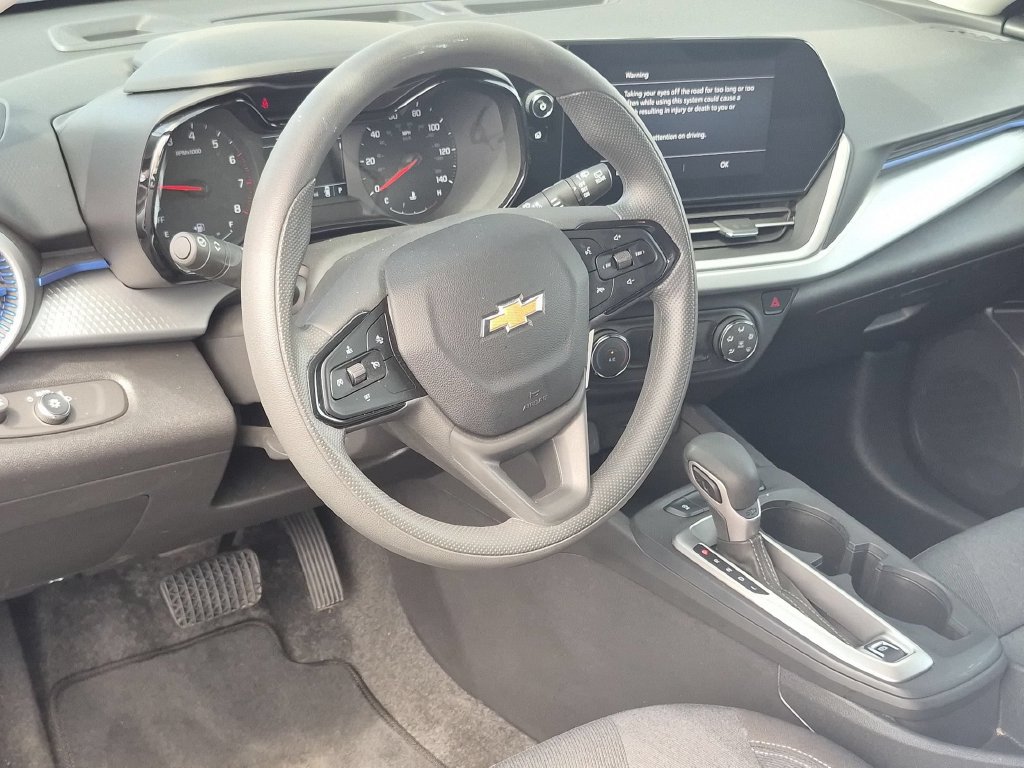 Used 2025 Chevrolet Trax LS FWD image 15