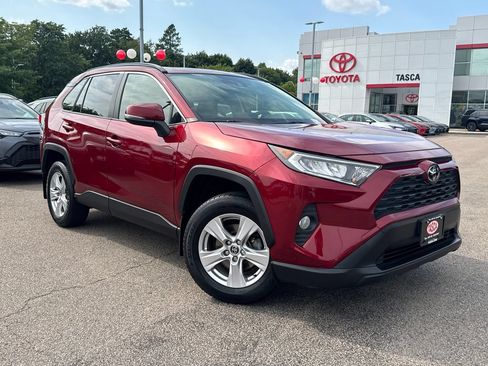 Used 2020 Toyota RAV4 XLE w/ Convenience Package AWD/4WD image 2
