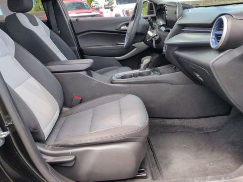 Used 2024 Chevrolet Trax LS w/ LS Convenience Package FWD image 24