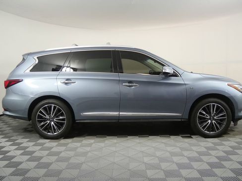 Used 2016 INFINITI QX60 FWD w/ Deluxe Technology Package image 2