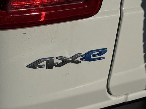 Used 2022 Jeep Wrangler Unlimited Sahara w/ Cold Weather Group image 9