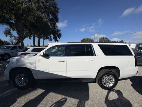 Used 2018 Chevrolet Suburban LT image 4
