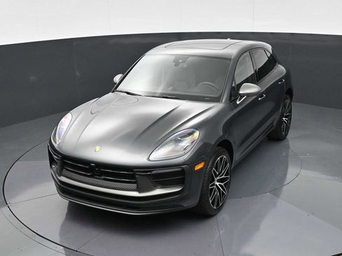 Certified 2025 Porsche Macan Turbo AWD/4WD image 31