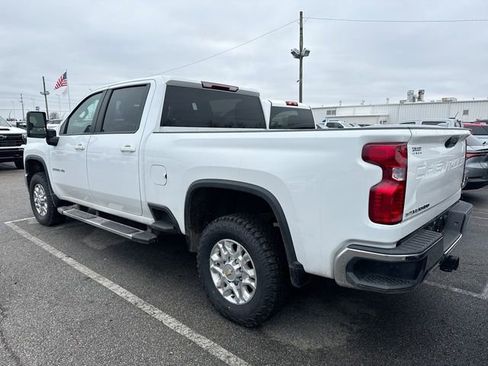 Used 2024 Chevrolet Silverado 2500 LT AWD/4WD image 3