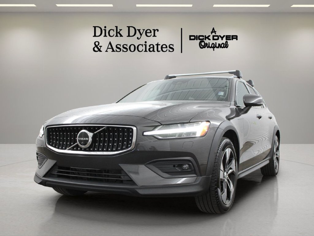 Certified 2023 Volvo V60 B5 Cross Country Plus w/ Climate Package AWD/4WD image 5
