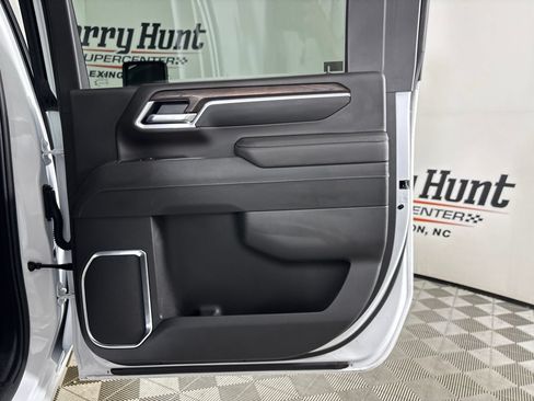 Used 2026 GMC Sierra 2500 SLT w/ SLT Convenience Package AWD/4WD image 22