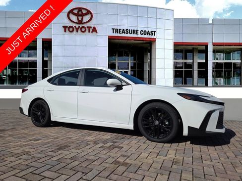 Certified 2025 Toyota Camry SE w/ Convenience Package FWD image 1