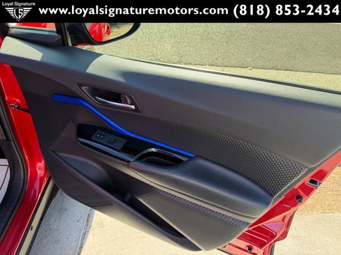 Used 2020 Toyota C-HR XLE FWD image 32
