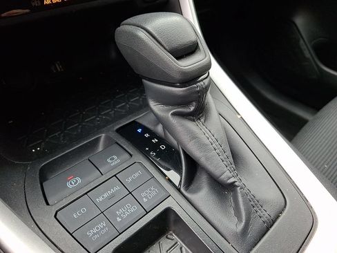 Used 2025 Toyota RAV4 LE AWD/4WD image 15