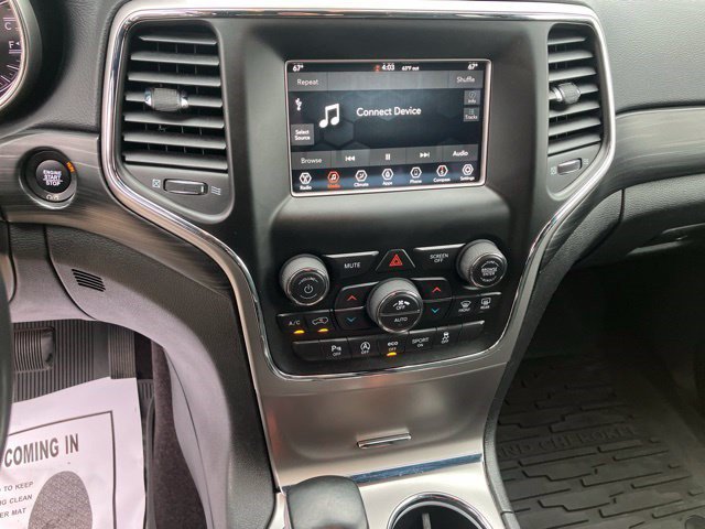 Used 2019 Jeep Grand Cherokee Laredo AWD/4WD image 17