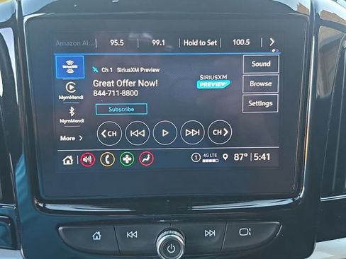 Used 2022 Chevrolet Traverse LT FWD image 13