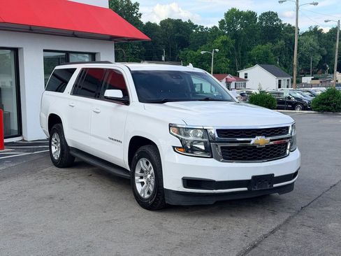 Used 2018 Chevrolet Suburban LT RWD image 8
