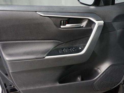 Used 2025 Toyota RAV4 XLE image 30