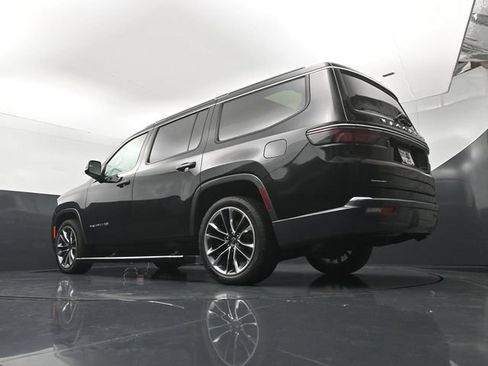 Used 2022 Jeep Wagoneer Series III w/ Premium Group I AWD/4WD image 22