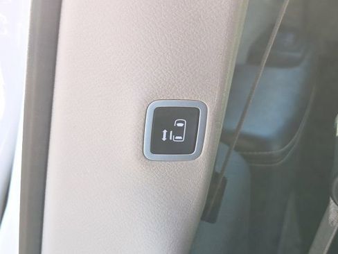 Used 2023 Chrysler Pacifica Touring-L FWD image 23
