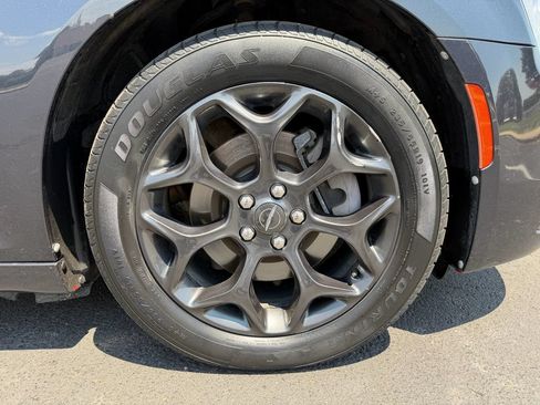 Used 2019 Chrysler 300 S AWD/4WD image 31