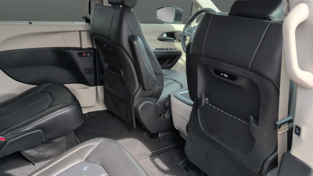 Used 2024 Chrysler Pacifica Touring-L FWD image 26