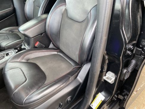 Certified 2020 Jeep Cherokee Trailhawk image 17