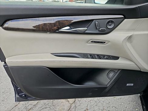 Used 2018 Cadillac CT6 Luxury image 2