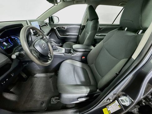 Certified 2024 Toyota RAV4 LE AWD/4WD image 19