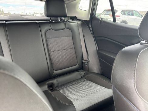 Used 2025 Chevrolet Trax LT FWD image 34