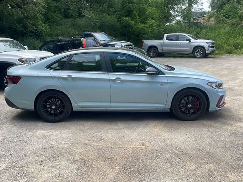 Used 2025 Volkswagen Jetta GLI Autobahn FWD image 9