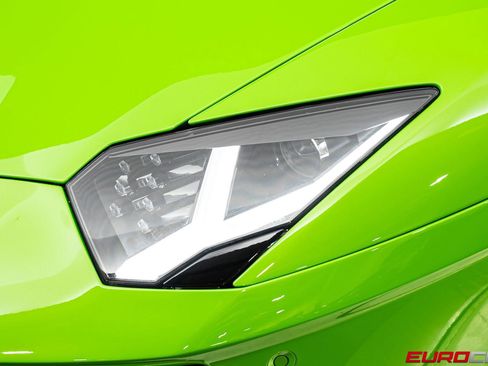 Used 2018 Lamborghini Aventador S AWD/4WD image 11