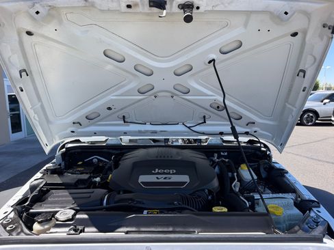 Used 2018 Jeep Wrangler Unlimited Sport S AWD/4WD image 22