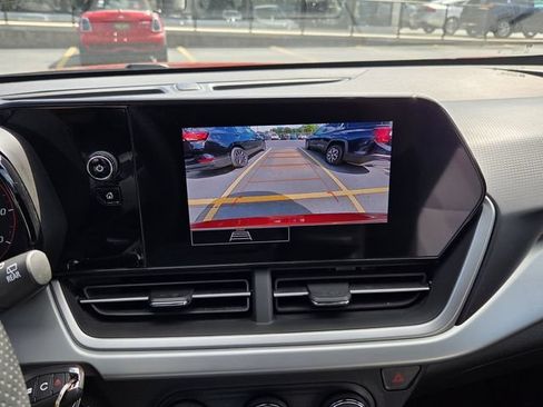 Used 2024 Chevrolet Trax RS FWD image 28