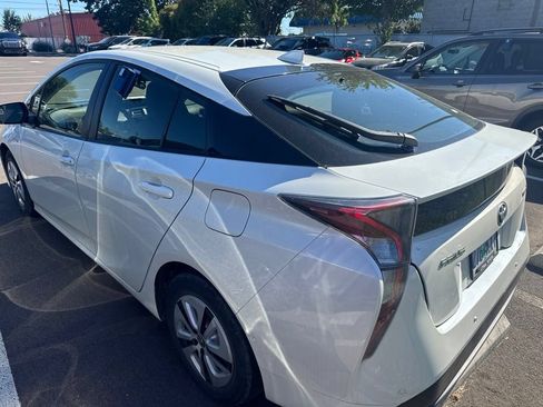 Used 2018 Toyota Prius Two w/ Prius Two Safety Plus Package FWD image 2